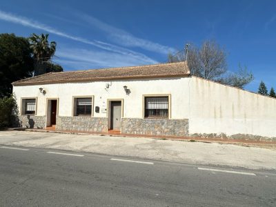South-facing 5-bedroom detached villa on a 992m² plot with annex and solarium, Costa Blanca